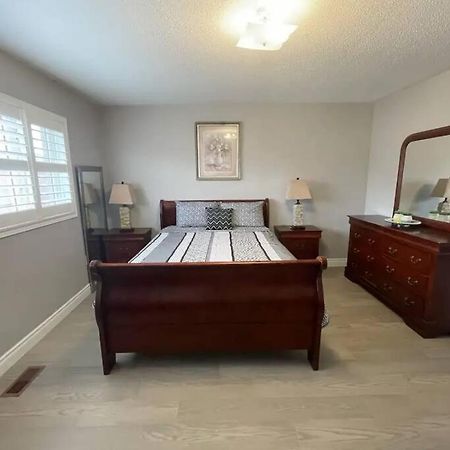 מיסיסאוגה Elegant & Luxurious 3 Bedroom Home מראה חיצוני תמונה