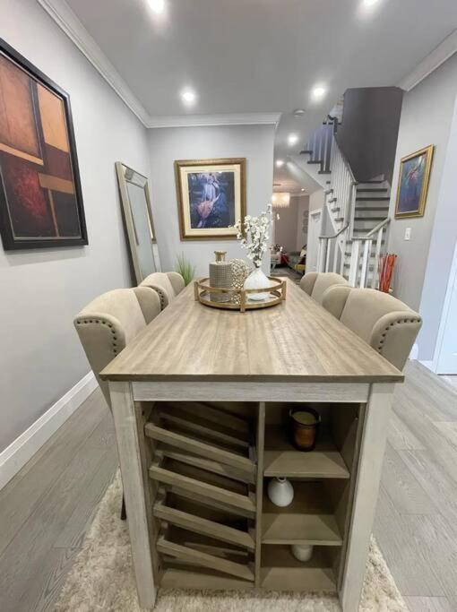 מיסיסאוגה Elegant & Luxurious 3 Bedroom Home מראה חיצוני תמונה
