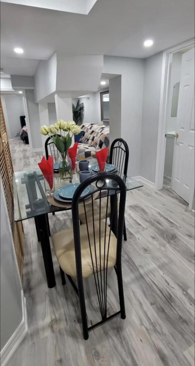 מיסיסאוגה Elegant & Luxurious 3 Bedroom Home מראה חיצוני תמונה