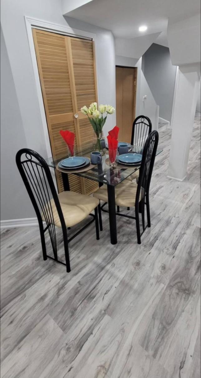 מיסיסאוגה Elegant & Luxurious 3 Bedroom Home מראה חיצוני תמונה