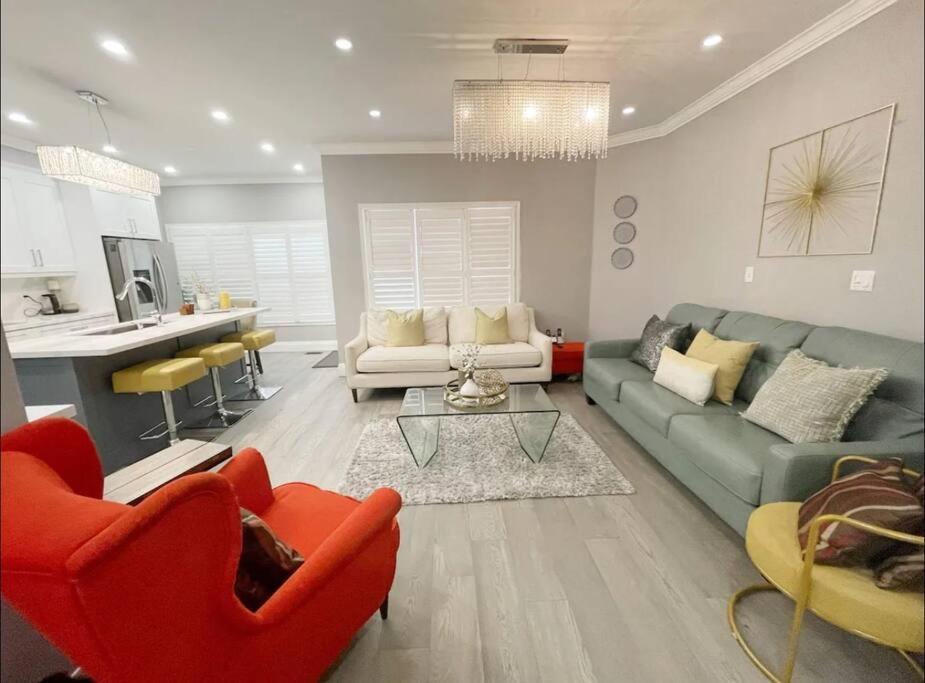 מיסיסאוגה Elegant & Luxurious 3 Bedroom Home מראה חיצוני תמונה